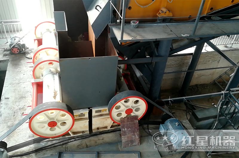 PE250*400顎式破碎機(jī)現(xiàn)場(chǎng) PE250*400顎式破碎機(jī)現(xiàn)場(chǎng)