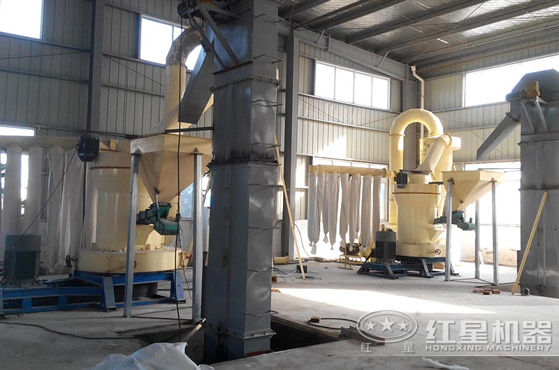 白云石磨粉生產現場 白云石磨粉生產現場