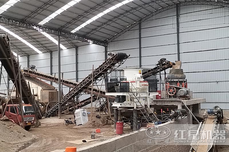 花崗巖洞渣破碎制砂現(xiàn)場 花崗巖洞渣破碎制砂現(xiàn)場