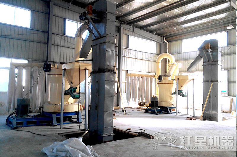 雙臺雷蒙磨粉機工作現(xiàn)場