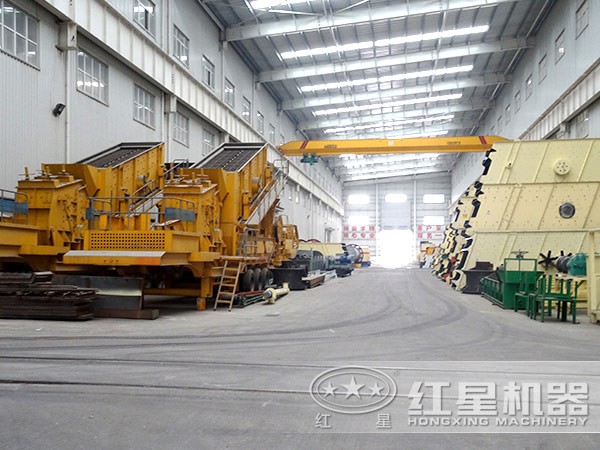 鵝卵石車(chē)載破碎機(jī)生產(chǎn)車(chē)間