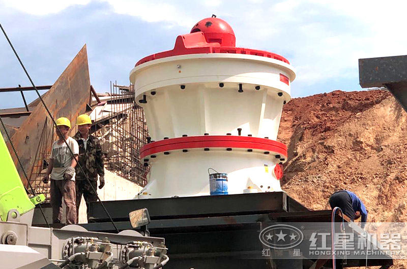 圓錐破碎機破碎現場