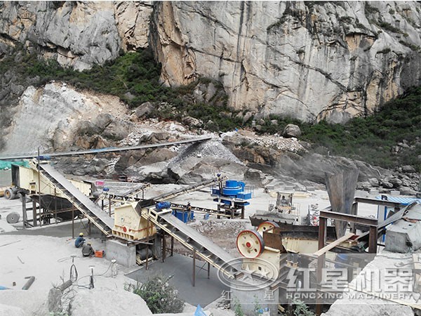 1100tph粗破機現(xiàn)場作業(yè)圖 1100tph粗破機現(xiàn)場作業(yè)圖
