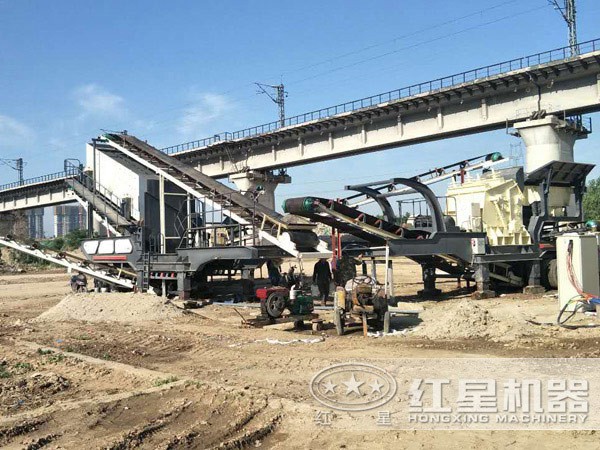 鐵路道砟破碎現(xiàn)場(chǎng) 鐵路道砟破碎現(xiàn)場(chǎng)