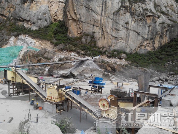 新型破碎設備生產現場圖