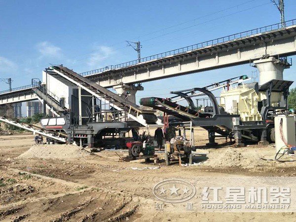 移動(dòng)破碎站現(xiàn)場(chǎng)作業(yè)圖 移動(dòng)破碎站現(xiàn)場(chǎng)作業(yè)圖