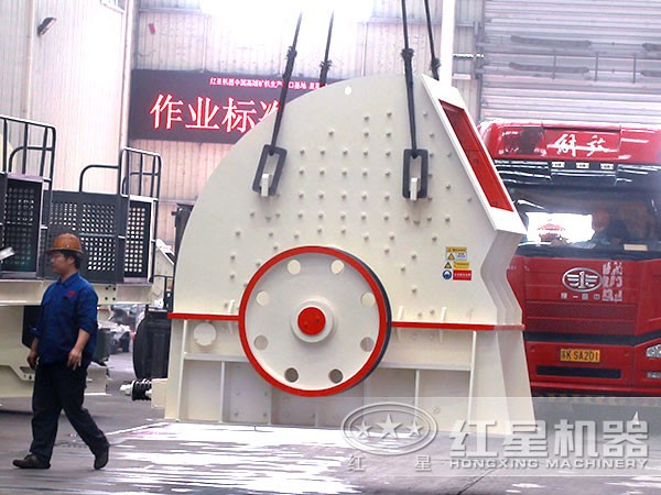 方解石PCZ型重錘碎石機(jī)廠區(qū)