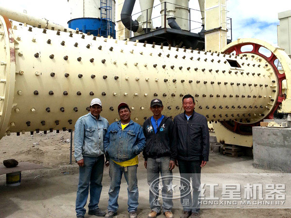 石灰石球磨機工作現場--客戶合影 石灰石球磨機工作現場--客戶合影