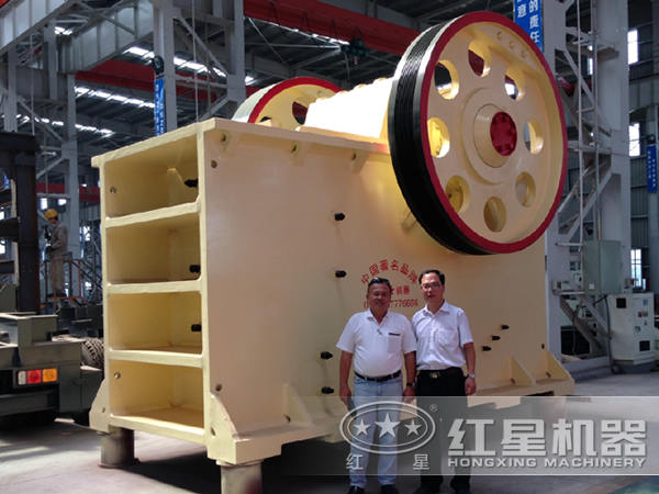 1500噸/時石頭嗑石機_碎石機廠區(qū) 1500噸/時石頭嗑石機_碎石機廠區(qū)