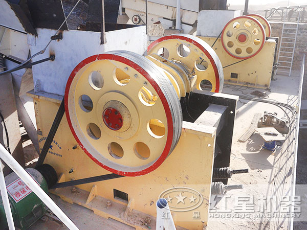 1500噸/時石頭嗑石機_碎石機現場作業(yè) 1500噸/時石頭嗑石機_碎石機現場作業(yè)