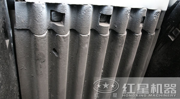 顎式破碎機(jī)顎板 顎式破碎機(jī)顎板