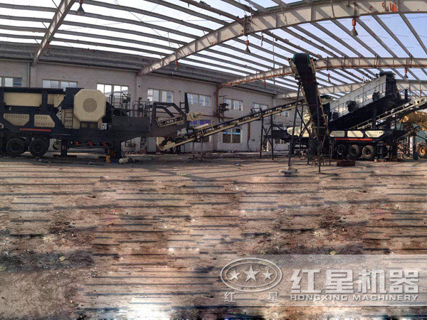 HX輪胎顎破移動破碎站現(xiàn)場作業(yè)圖