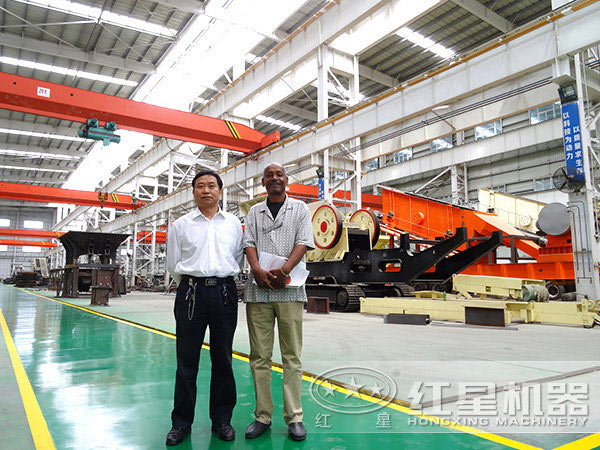 HX輪胎顎破移動破碎站廠區(qū)