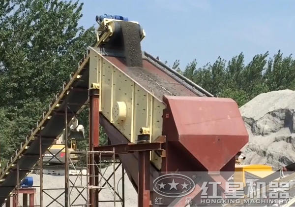 振動篩石篩砂機工作現場 振動篩石篩砂機工作現場