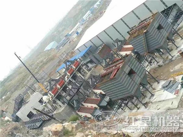 時產1500噸重錘式破碎石料生產線設備現場配置