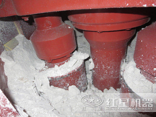 白云石磨粉，磨粉機內部