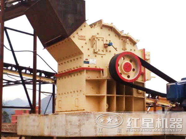 砂石廠石灰?guī)r1010細(xì)碎機(jī)現(xiàn)場(chǎng)作業(yè)圖