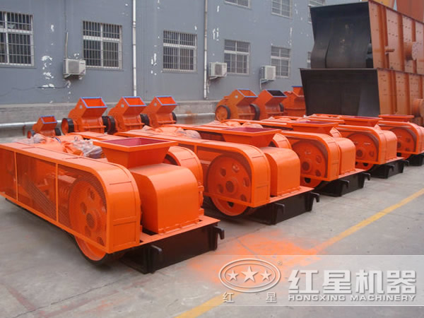 老式雙齒輥破碎機(jī) 老式雙齒輥破碎機(jī)