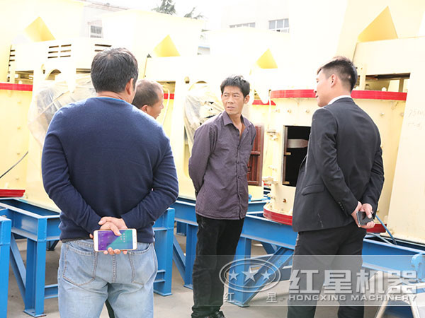 立式破碎機用戶來廠參觀圖 立式破碎機用戶來廠參觀圖