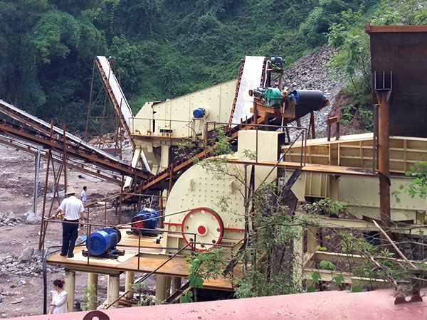 錘破現場作業圖 錘破現場作業圖