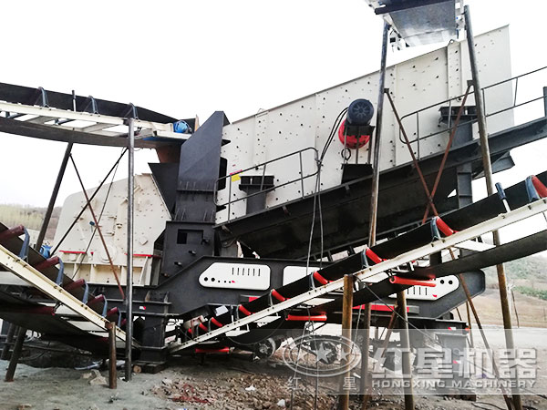 中型流動(dòng)嗑石子機(jī)現(xiàn)場(chǎng)作業(yè)