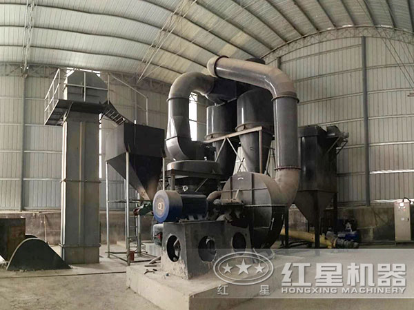 小型立式礦物磨粉機現(xiàn)場作業(yè) 小型立式礦物磨粉機現(xiàn)場作業(yè)