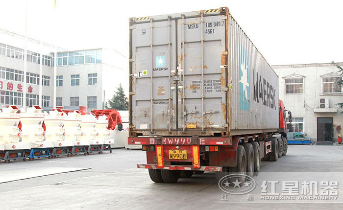 雷蒙磨粉機裝車發(fā)貨圖