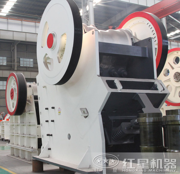 85tph歐版礦石破碎機(jī)廠區(qū) 85tph歐版礦石破碎機(jī)廠區(qū)