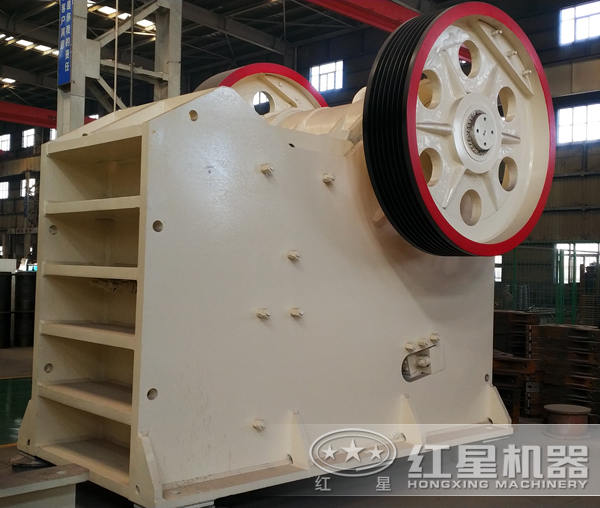 復擺破碎機側(cè)面圖 復擺破碎機側(cè)面圖