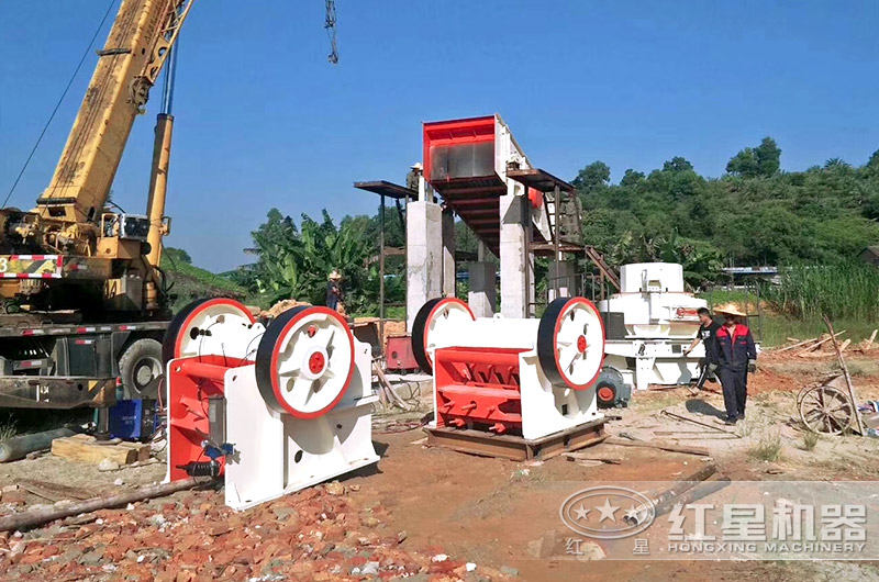 69顎破機(jī)安裝現(xiàn)場 69顎破機(jī)安裝現(xiàn)場