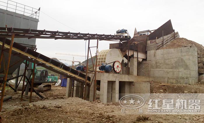 重錘式破碎機施工作業(yè)現(xiàn)場 重錘式破碎機施工作業(yè)現(xiàn)場