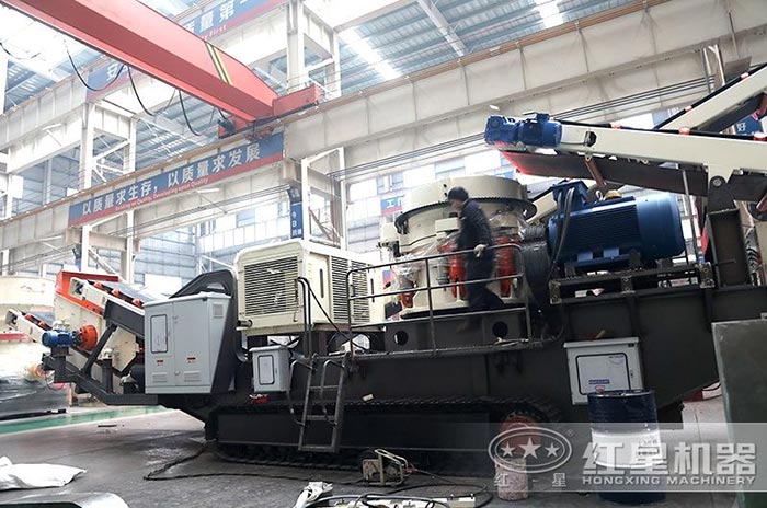 紅星履帶移動破碎站搭載圓錐破碎機