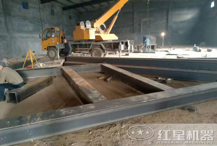 破碎生產(chǎn)線安裝現(xiàn)場(chǎng) 破碎生產(chǎn)線安裝現(xiàn)場(chǎng)