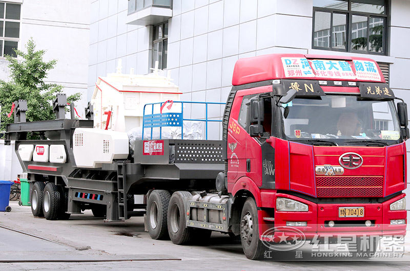 反擊式移動破碎站發(fā)貨