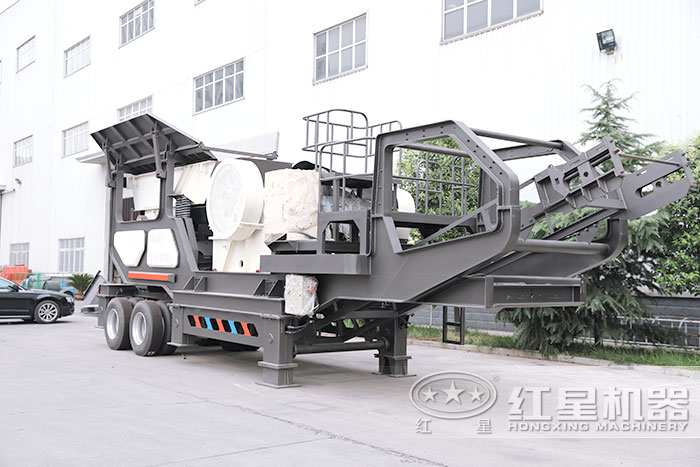 兩橋輪胎配置下的移動粉碎機