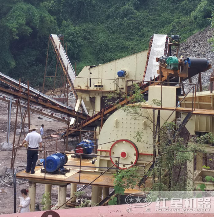 重錘式破碎機作業現場 重錘式破碎機作業現場