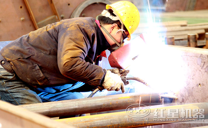 紅星焊接師傅作業(yè) 紅星焊接師傅作業(yè)