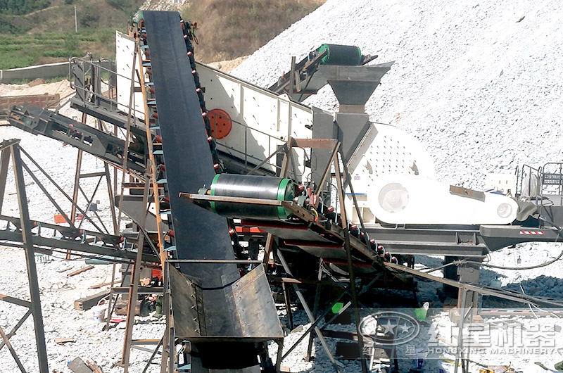 搭在重錘式破碎機施工作業 搭在重錘式破碎機施工作業