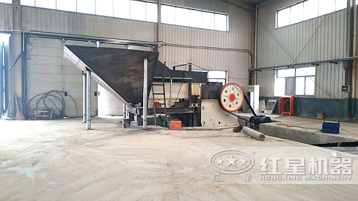 粗碎設(shè)備~顎式破碎機(jī) 粗碎設(shè)備~顎式破碎機(jī)