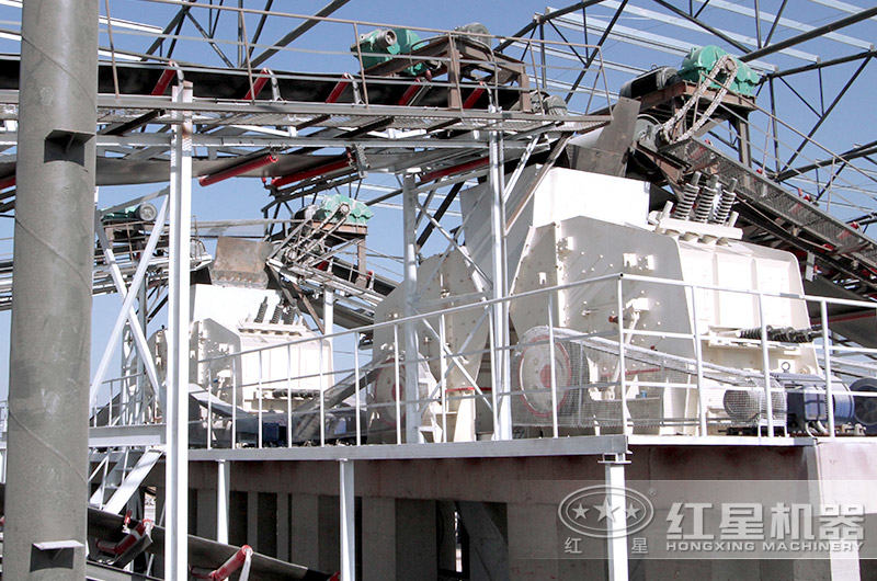 反擊式破碎機(jī)現(xiàn)場(chǎng)