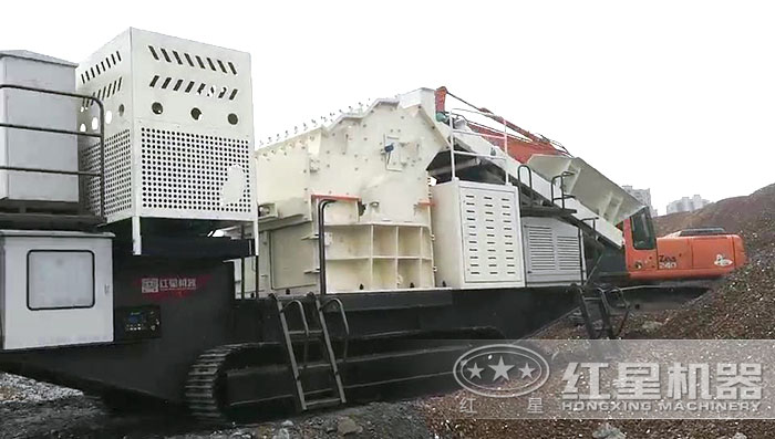 履帶移動細碎機處理建筑垃圾現場