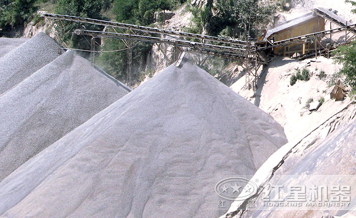 制砂生產(chǎn)現(xiàn)場出料圖 制砂生產(chǎn)現(xiàn)場出料圖