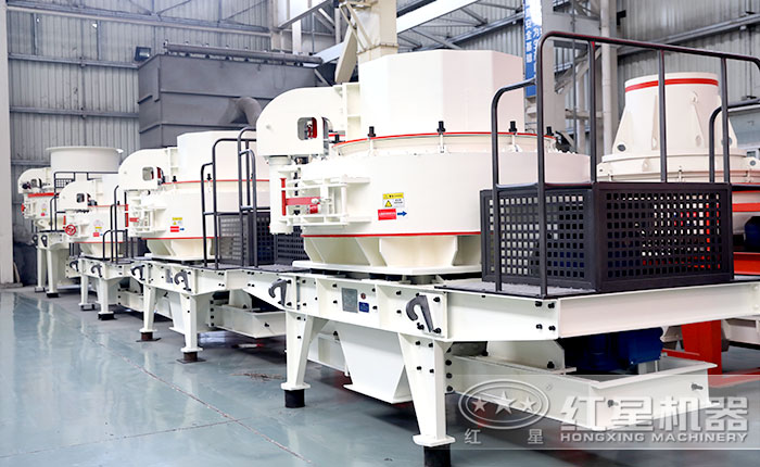 車間里一排排的VSI制砂機(jī)整裝待發(fā) 車間里一排排的VSI制砂機(jī)整裝待發(fā)