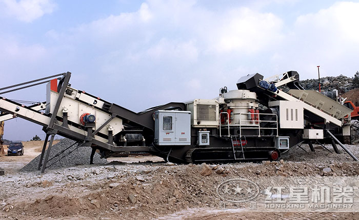 移動(dòng)破碎機(jī)生產(chǎn)現(xiàn)場(chǎng)