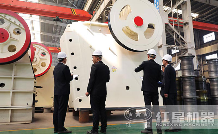 大型老虎口破碎機(jī) 大型老虎口破碎機(jī)