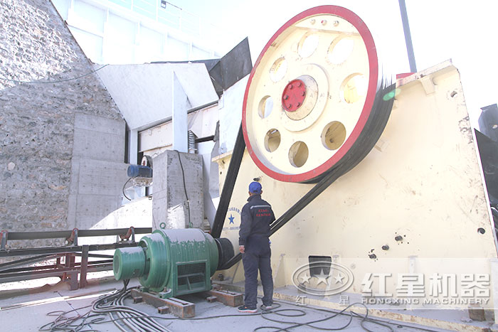 傳統顎式破碎機 傳統顎式破碎機