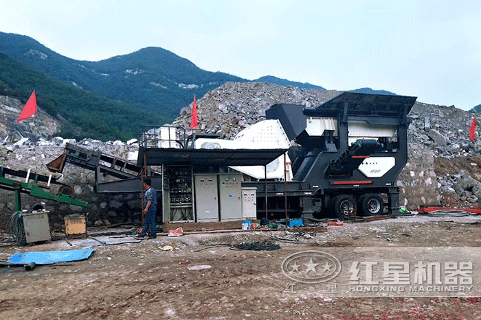 “多功能”移動碎石機器通電試機作業(yè) “多功能”移動碎石機器通電試機作業(yè)