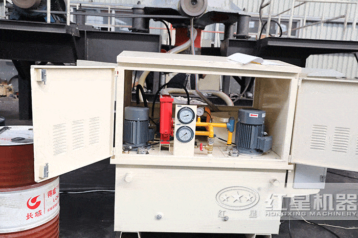 移動式石頭破碎機(jī)柴油組 移動式石頭破碎機(jī)柴油組