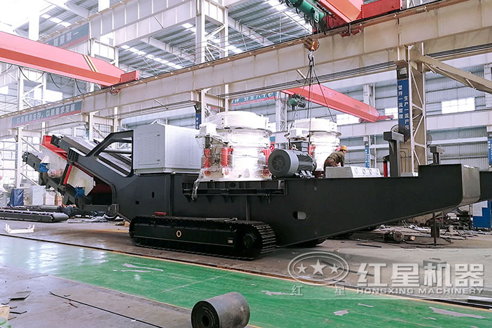 移動式石頭破碎機(jī)配置電機(jī)組車間安裝中 移動式石頭破碎機(jī)配置電機(jī)組車間安裝中