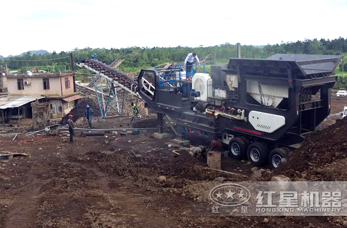 輪胎移動建筑垃圾破碎機